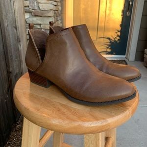 Arizona Jean Co Brown Leather Booties Gold details